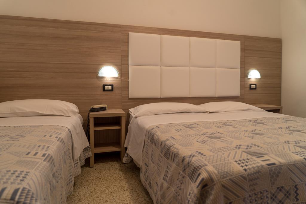 Hotel Onda Marina Misano Adriatico Quarto foto